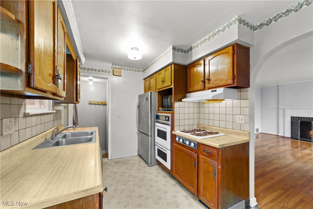 4057 Wilmington Road Cleveland, OH 44121 - Photo 11 of 34