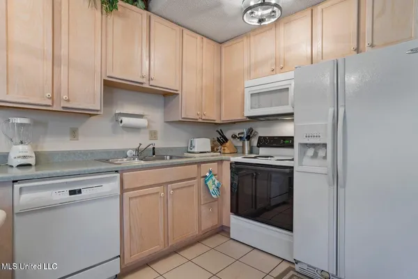 $175,000 | 8122 Fairway Villa Drive, Unit 22, Gautier, MS 39553