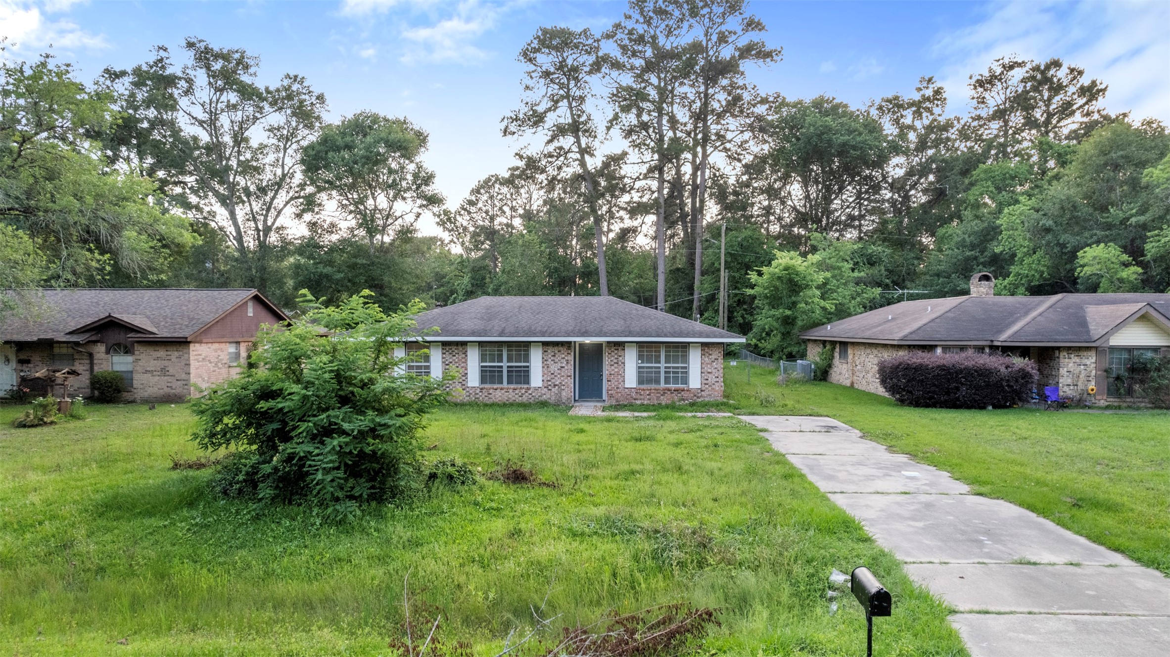 1204 Crescent Boulevard Cleveland, TX 77327 - Photo 3 of 24 a view of a garden with a house