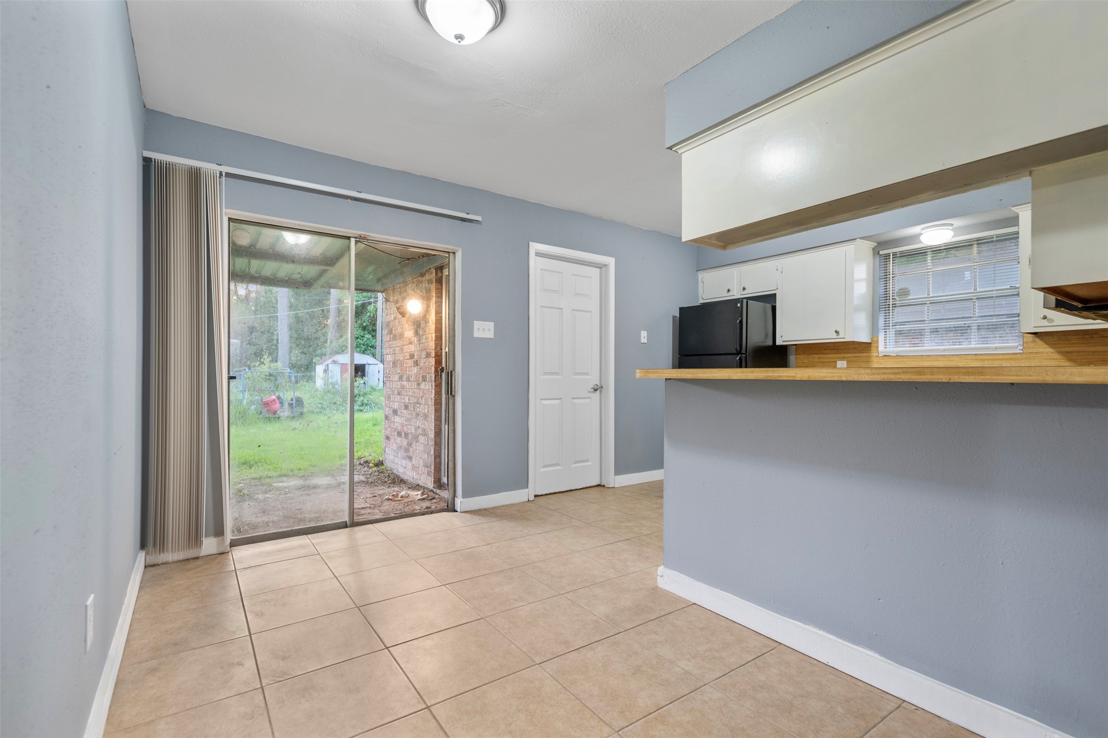 1204 Crescent Boulevard Cleveland, TX 77327 - Photo 8 of 24 a view of a kitchen with an empty space and a fireplace