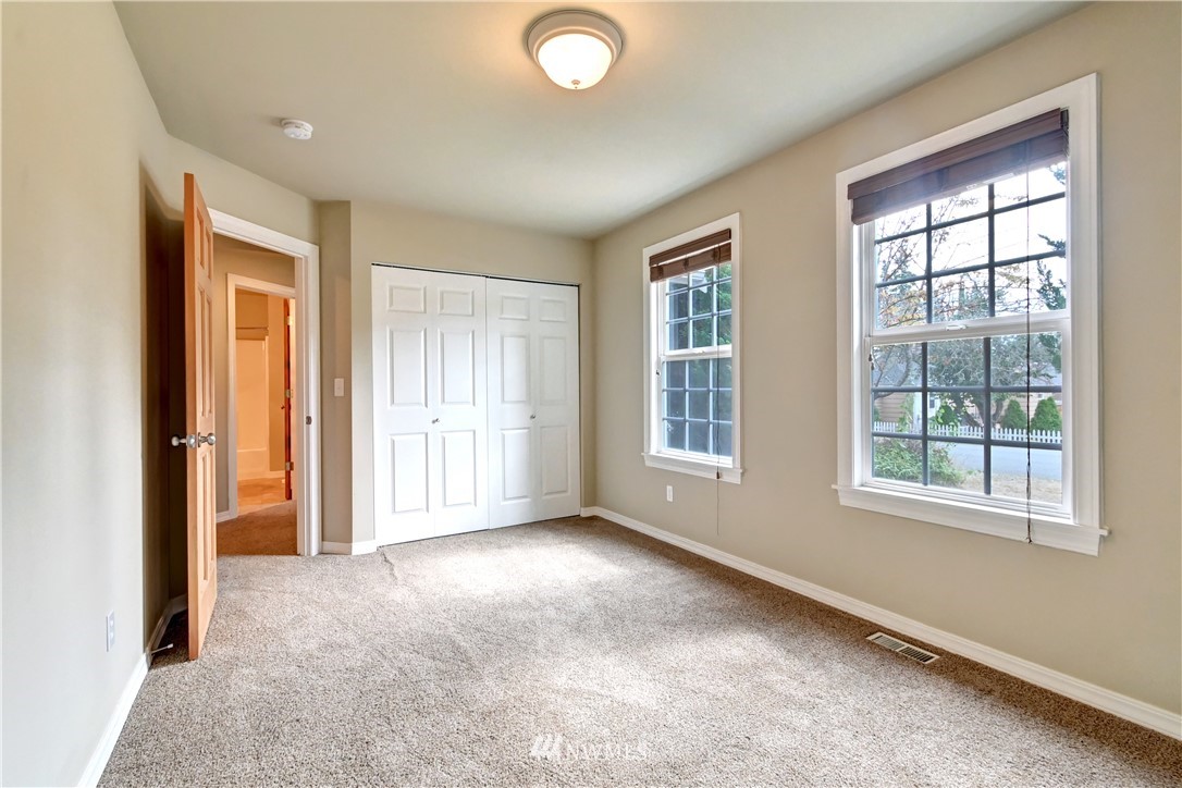 425 South Cabot Road Everett, WA 98203 - Photo 16 of 24 an empty room with windows and closet