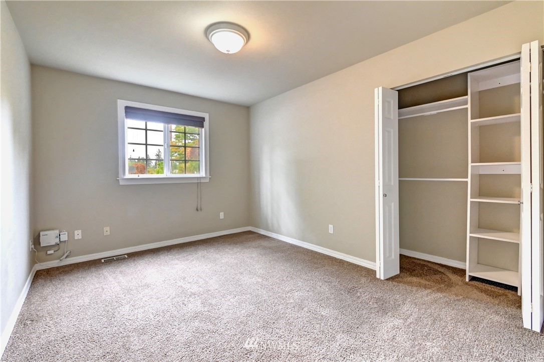 425 South Cabot Road Everett, WA 98203 - Photo 18 of 24 a view of an empty room with a window