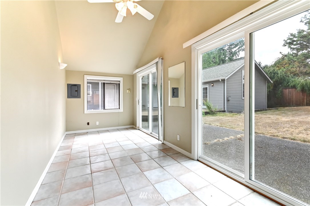 425 South Cabot Road Everett, WA 98203 - Photo 3 of 24