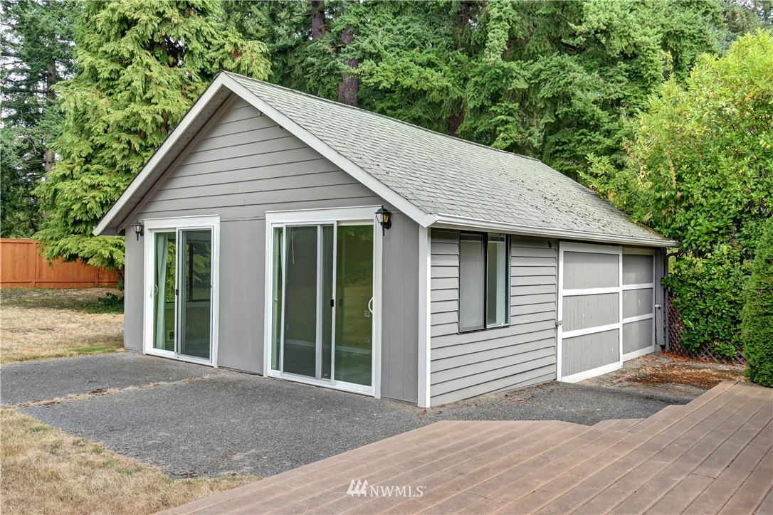 425 South Cabot Road Everett, WA 98203 - Photo 22 of 24 a view of a house with a yard