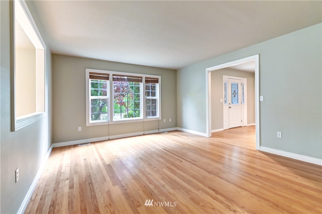 425 South Cabot Road Everett, WA 98203 - Photo 4 of 24 a view of an empty room with wooden floor and a window