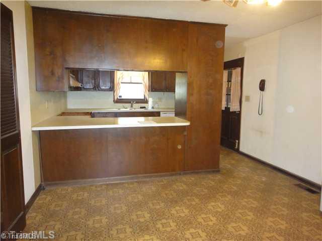 1900 Angell Road Madison, NC 27025 - Photo 9 of 16 Kitchen.