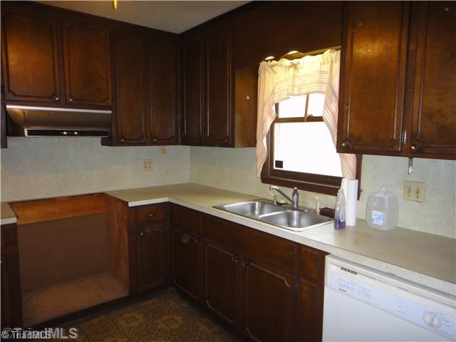 1900 Angell Road Madison, NC 27025 - Photo 10 of 16 Kitchen.