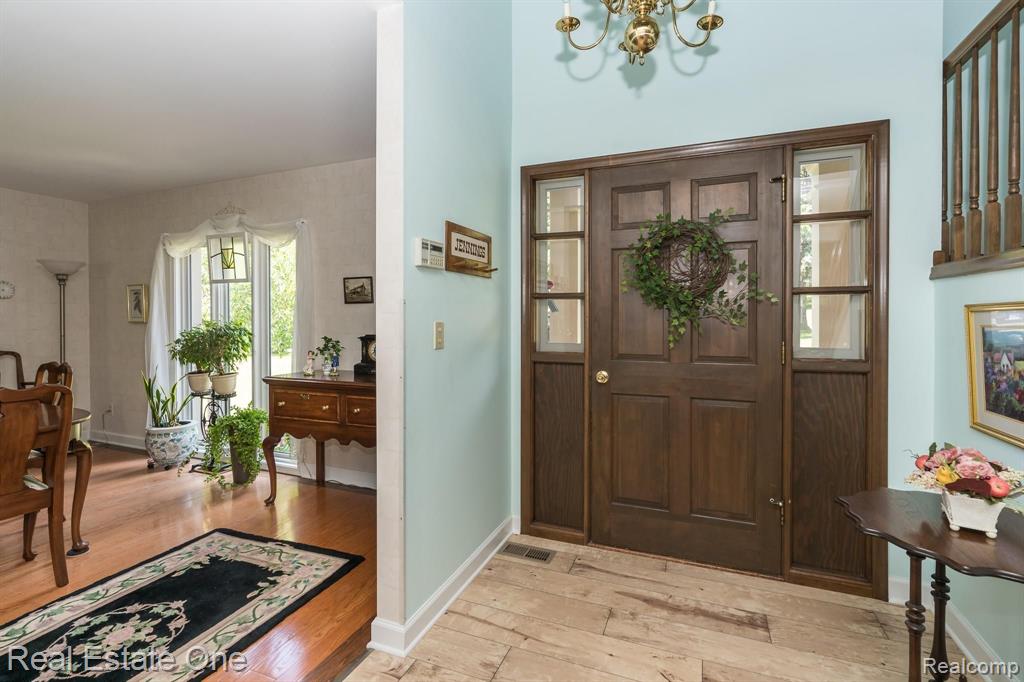 781 Dutton Road Rochester Hills, MI 48306 - Photo 4 of 33