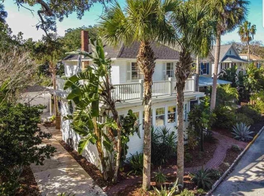 a view of a multi story building