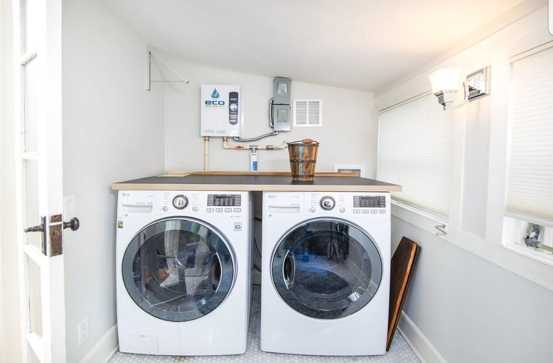 8 Tremerton Street St. Augustine, FL 32084 - Photo 29 of 41 a utility room with dryer and washer