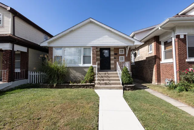 $334,000 | 2718 East Avenue, Berwyn, IL 60402