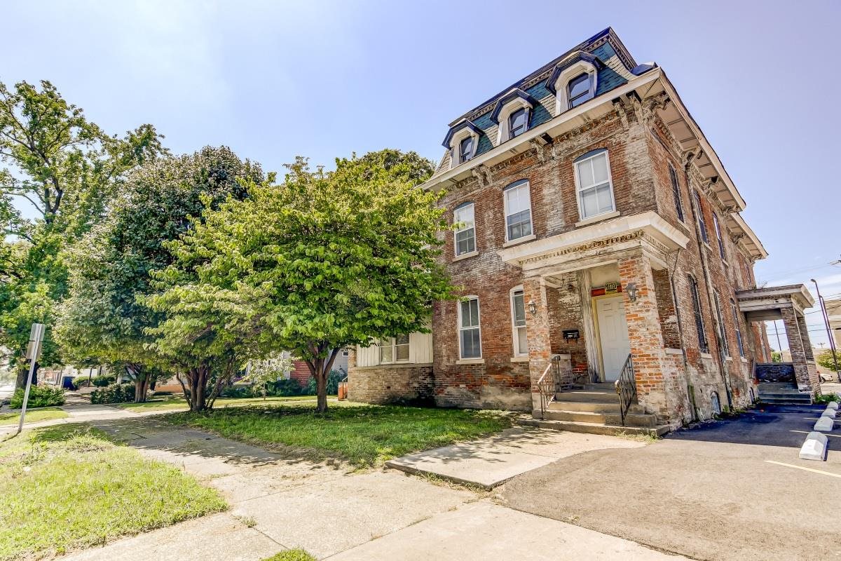 1211 South 6th Street Springfield, IL 62703 - Photo 1 of 24