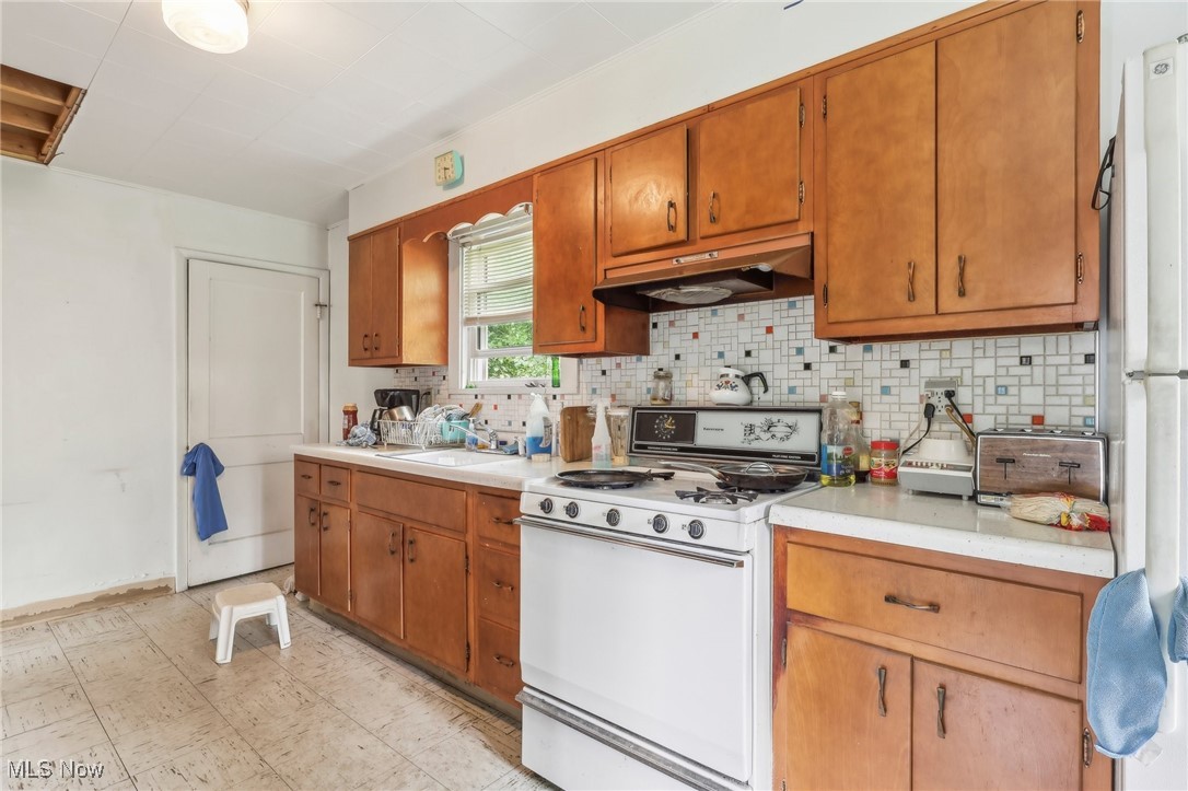 1509 Parkhill Road Cleveland Heights, OH 44121 - Photo 10 of 27