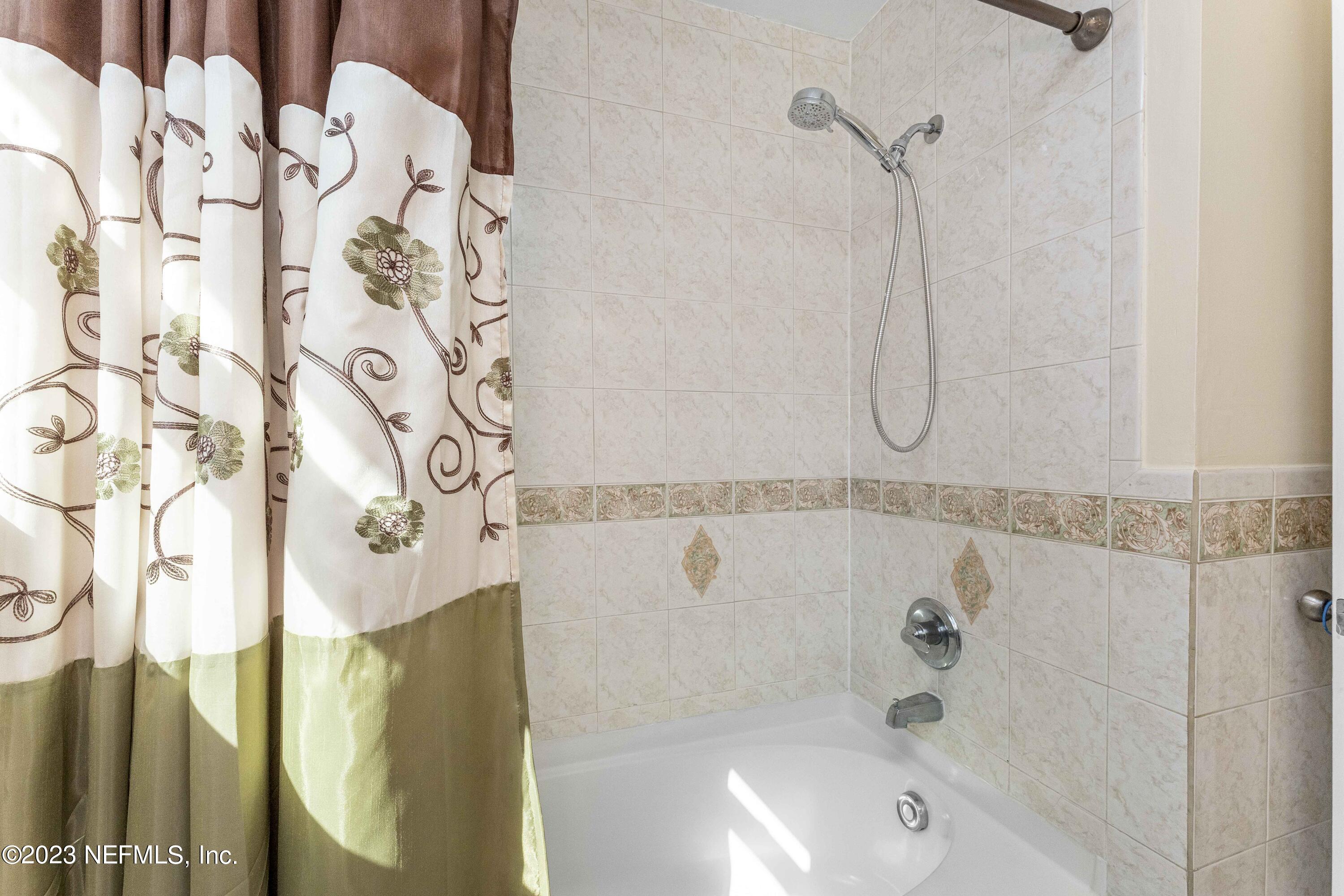 760 Jolynn Road Jacksonville, FL 32225 - Photo 17 of 35 Hall bath w/tub/shower