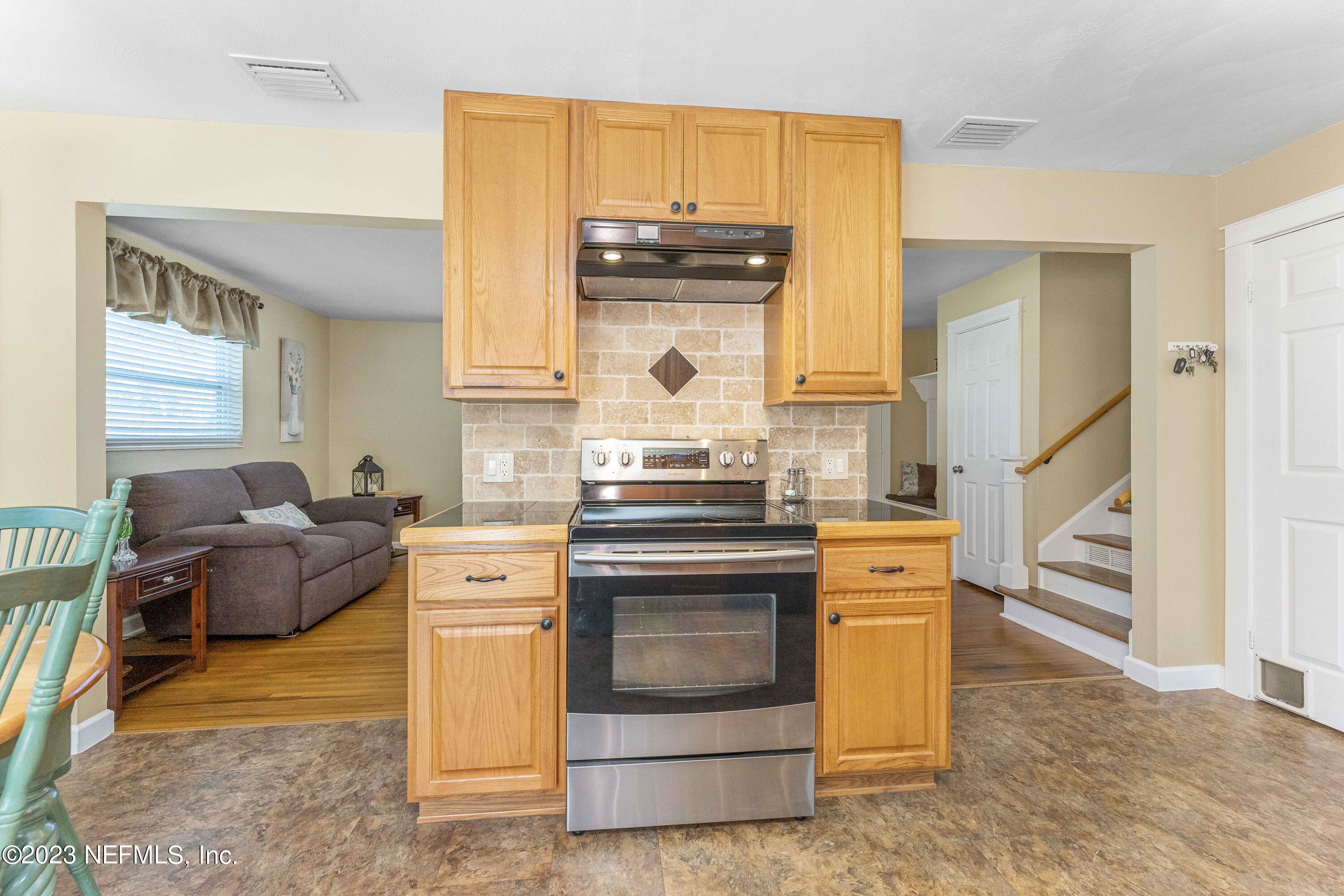 760 Jolynn Road Jacksonville, FL 32225 - Photo 9 of 35 Stainless stove/oven