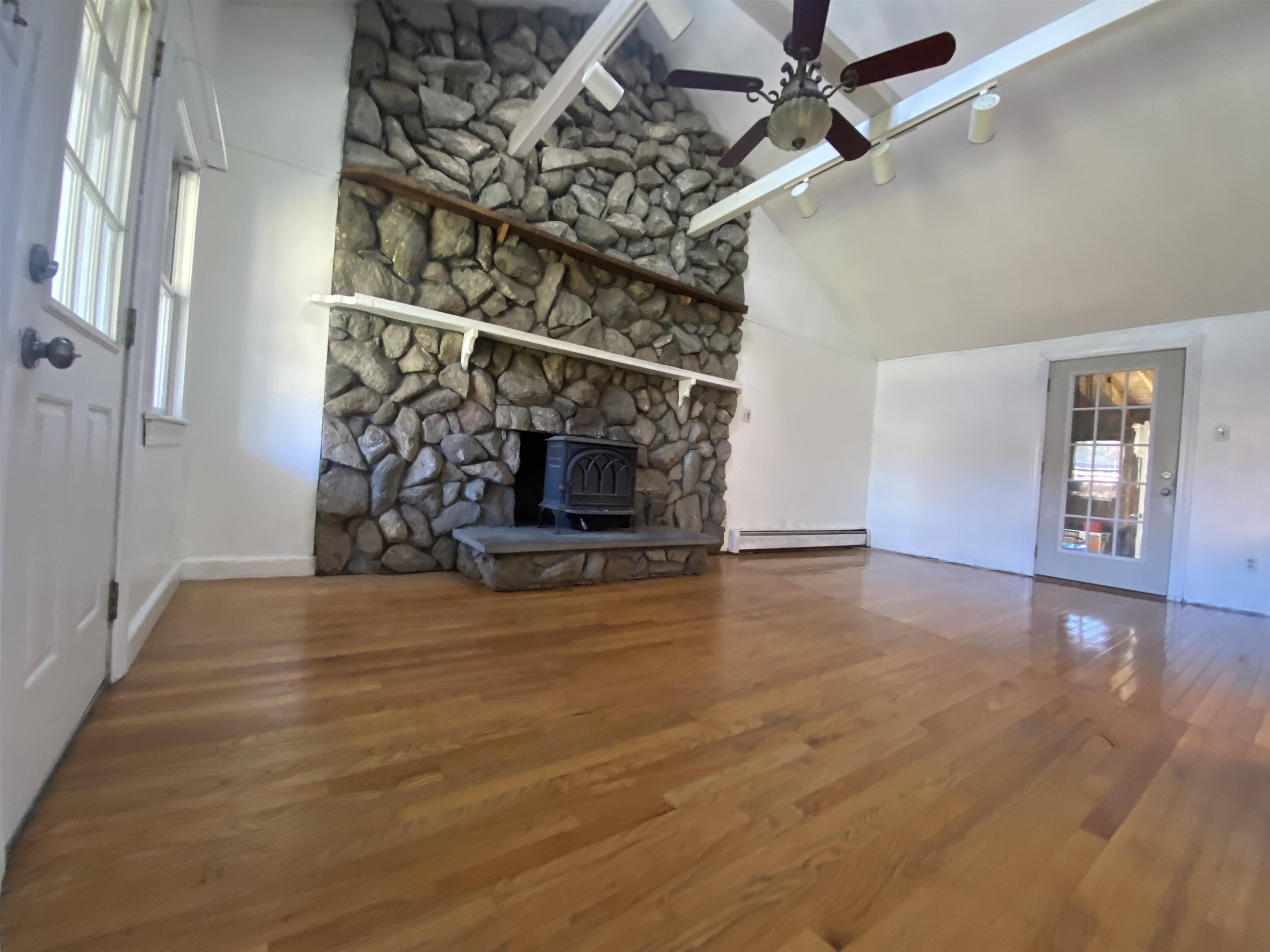 225 Shannon Road Salem, NH 03079 - Photo 5 of 40