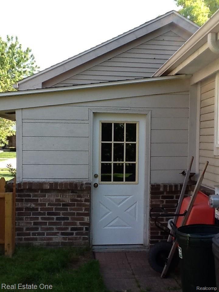 44925 Rector Drive Canton, MI 48188 - Photo 10 of 45 Shed for extra storage