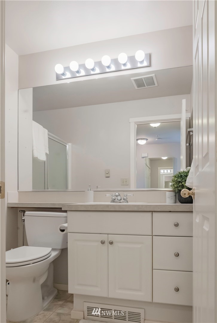 4319 Northeast 5th Court, Unit 102 Renton, WA 98059 - Photo 24 of 32