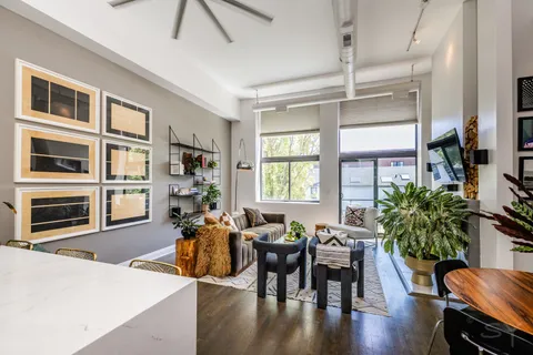 $350,000 | 2343 North Greenview Avenue, Unit 211, Chicago, IL 60614