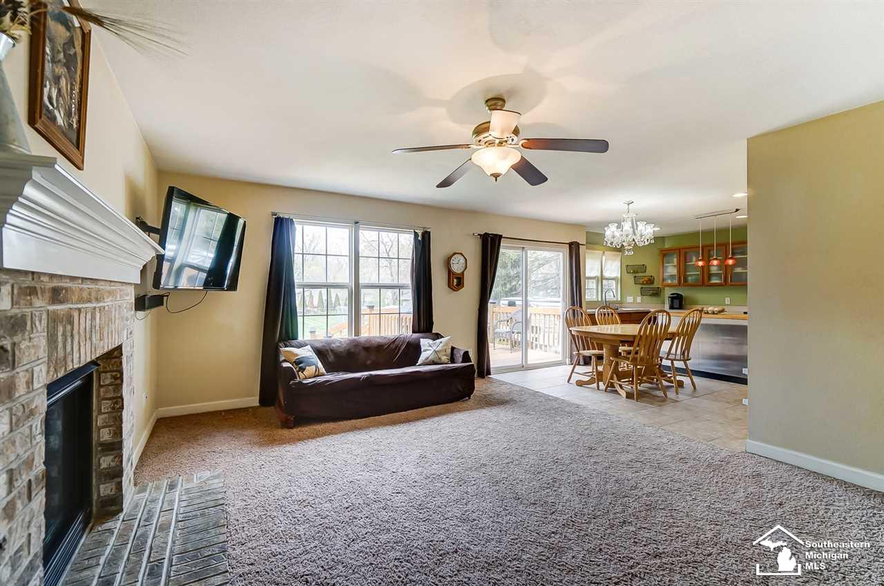 8851 Crabb Road Temperance, MI 48182 - Photo 8 of 52 50039455-7.JPG