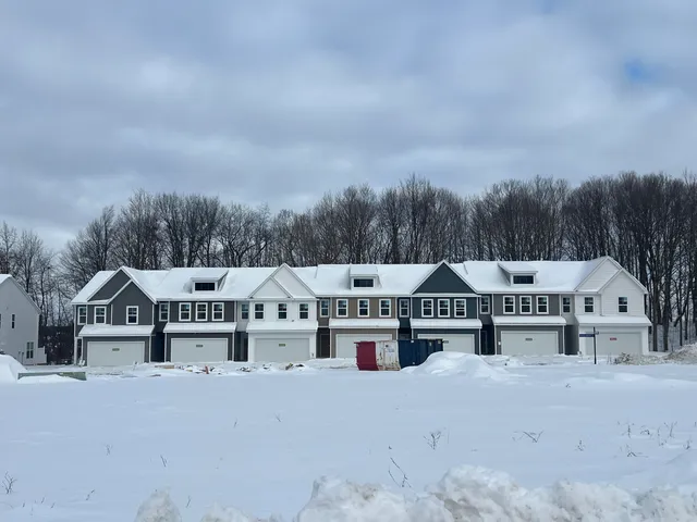 $345,767 | 3333 Kings River Street Southwest, Unit 43, Wyoming, MI 49418