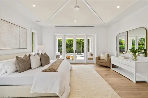 $8,799,000 | 1985 Crayton Road, Naples, FL 34102