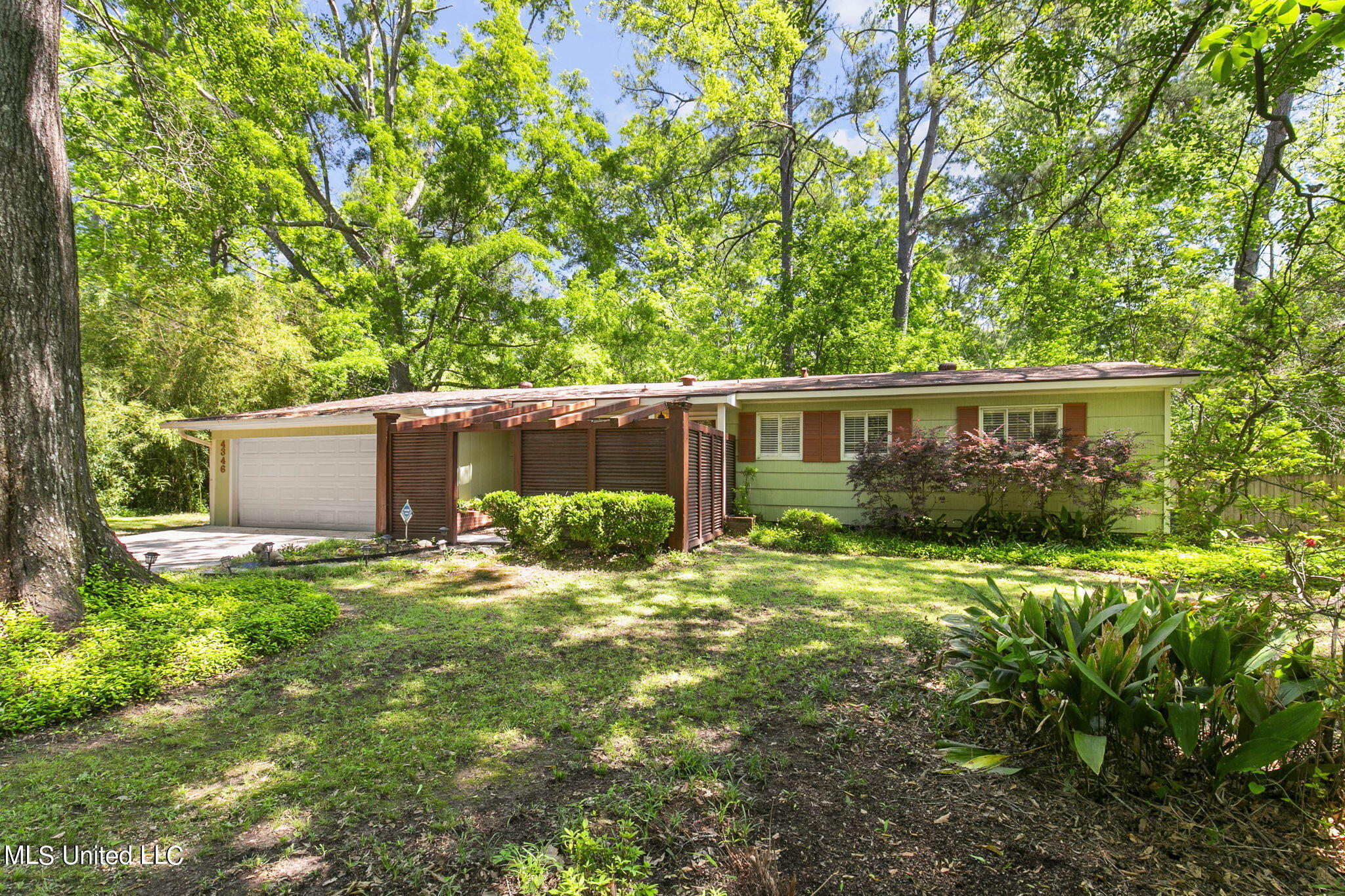 4346 Ridgewood Circle Jackson, MS 39211 - Photo 1 of 35 2-web-or-mls-4346 Ridgewood-3