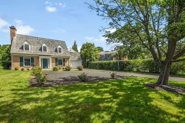$1,090,000 | 110 East Sheridan Road, Lake Bluff, IL 60044