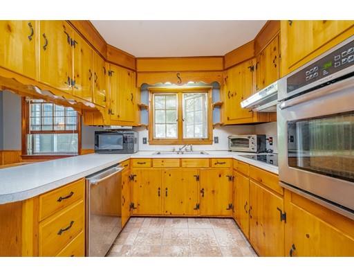 8 Squassick Road West Springfield, MA 01089 - Photo 3 of 35 Gallery Image 3