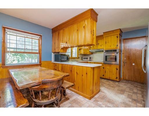 8 Squassick Road West Springfield, MA 01089 - Photo 4 of 35 Gallery Image 4