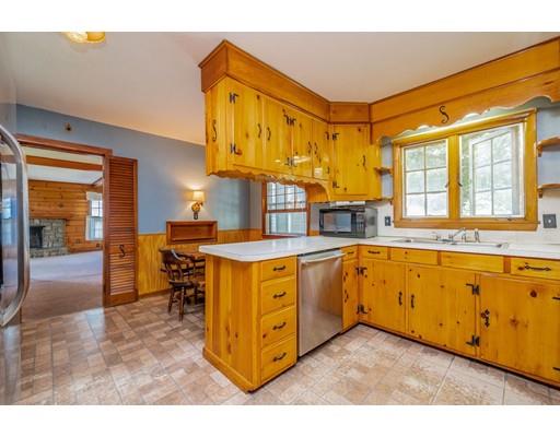 8 Squassick Road West Springfield, MA 01089 - Photo 5 of 35 Gallery Image 5