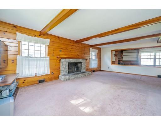 8 Squassick Road West Springfield, MA 01089 - Photo 7 of 35 Gallery Image 7