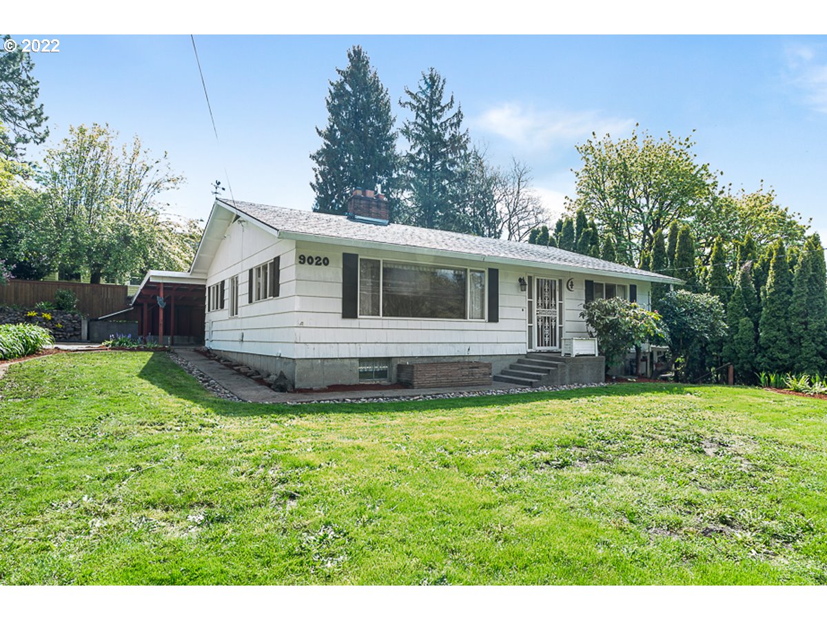 a view of a house with a backyard
