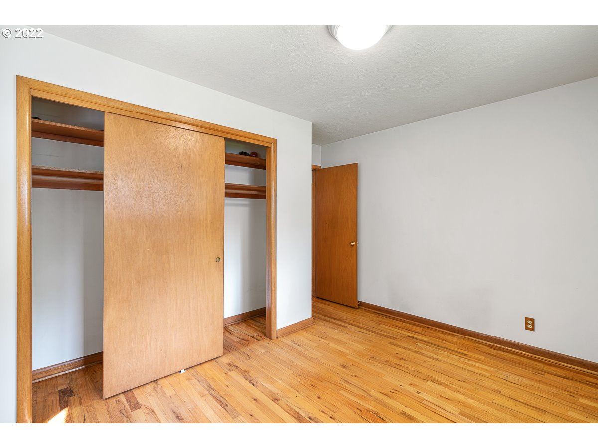 9020 Southwest Terwilliger Boulevard Portland, OR 97219 - Photo 11 of 31 a view of an empty room