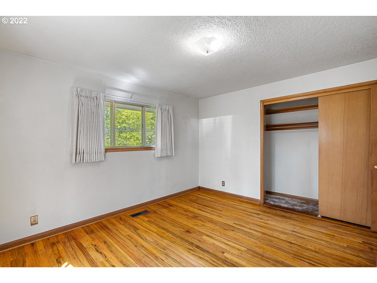 9020 Southwest Terwilliger Boulevard Portland, OR 97219 - Photo 13 of 31 a view of empty room with wooden floor