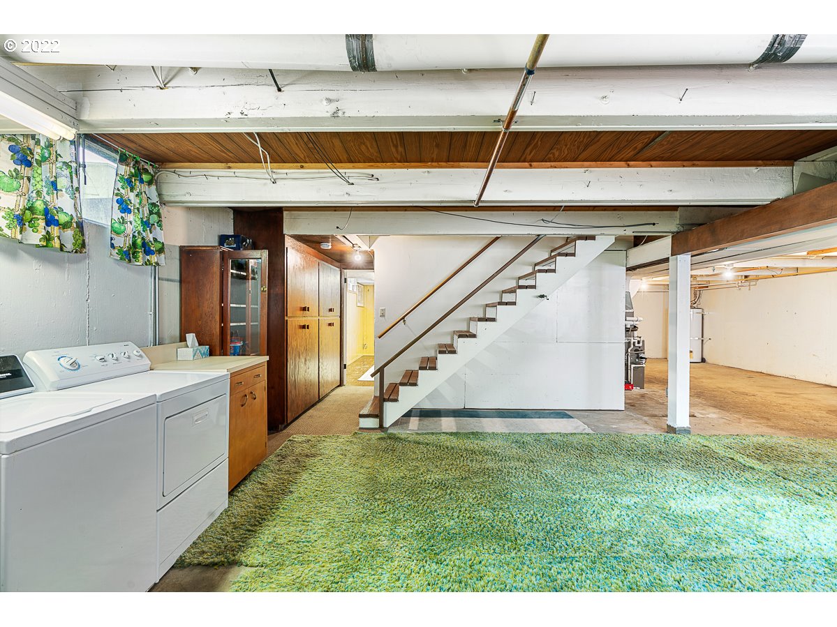 9020 Southwest Terwilliger Boulevard Portland, OR 97219 - Photo 17 of 31 a view of an entryway with a big yard