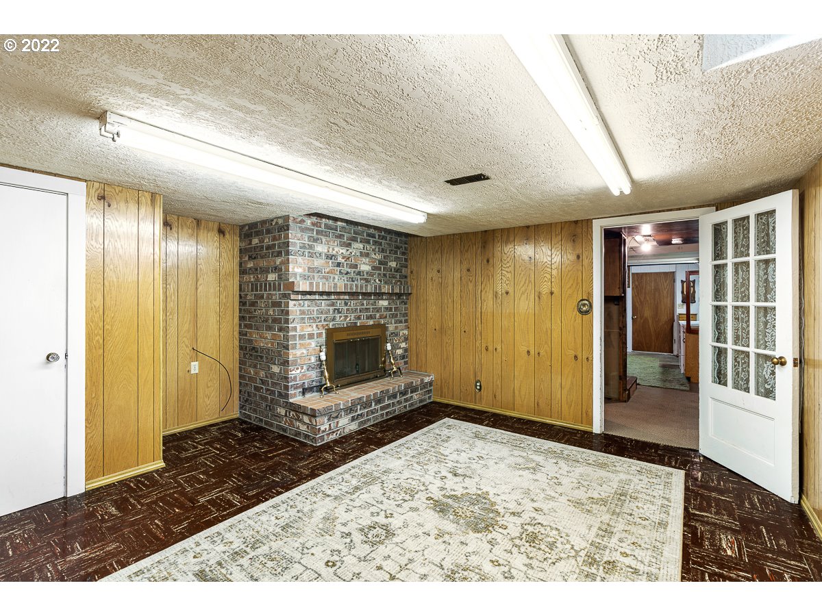 9020 Southwest Terwilliger Boulevard Portland, OR 97219 - Photo 21 of 31 a view interior of the house