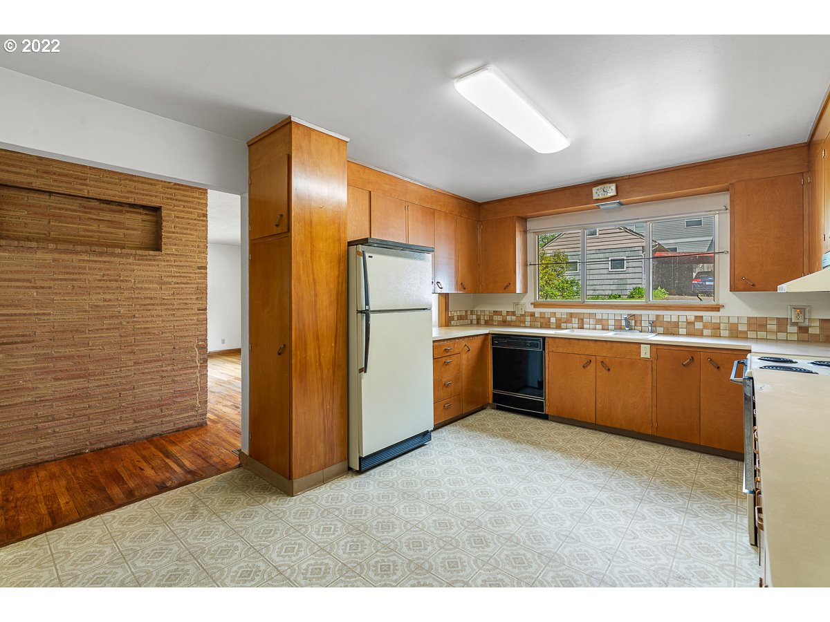 9020 Southwest Terwilliger Boulevard Portland, OR 97219 - Photo 7 of 31 a kitchen with stainless steel appliances a refrigerator and a sink