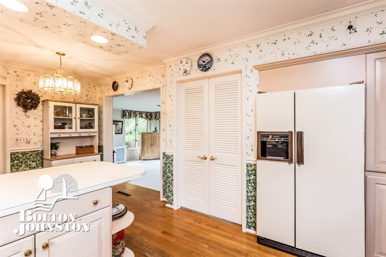 411 Barclay Road Grosse Pointe Farms, MI 48236 - Photo 15 of 46