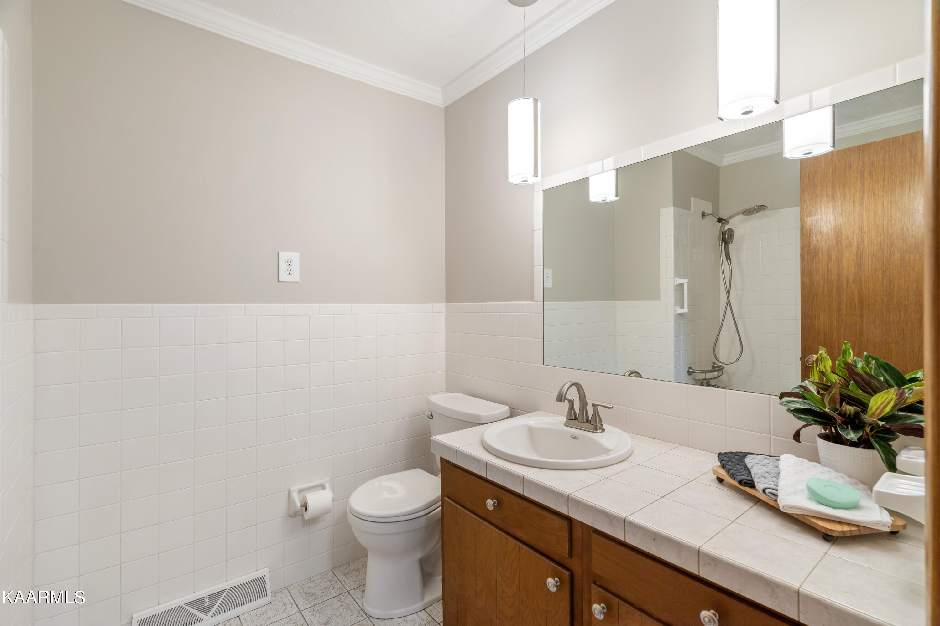 817 Roderick Road Knoxville, TN 37923 - Photo 23 of 37 817 Roderick Lane-24