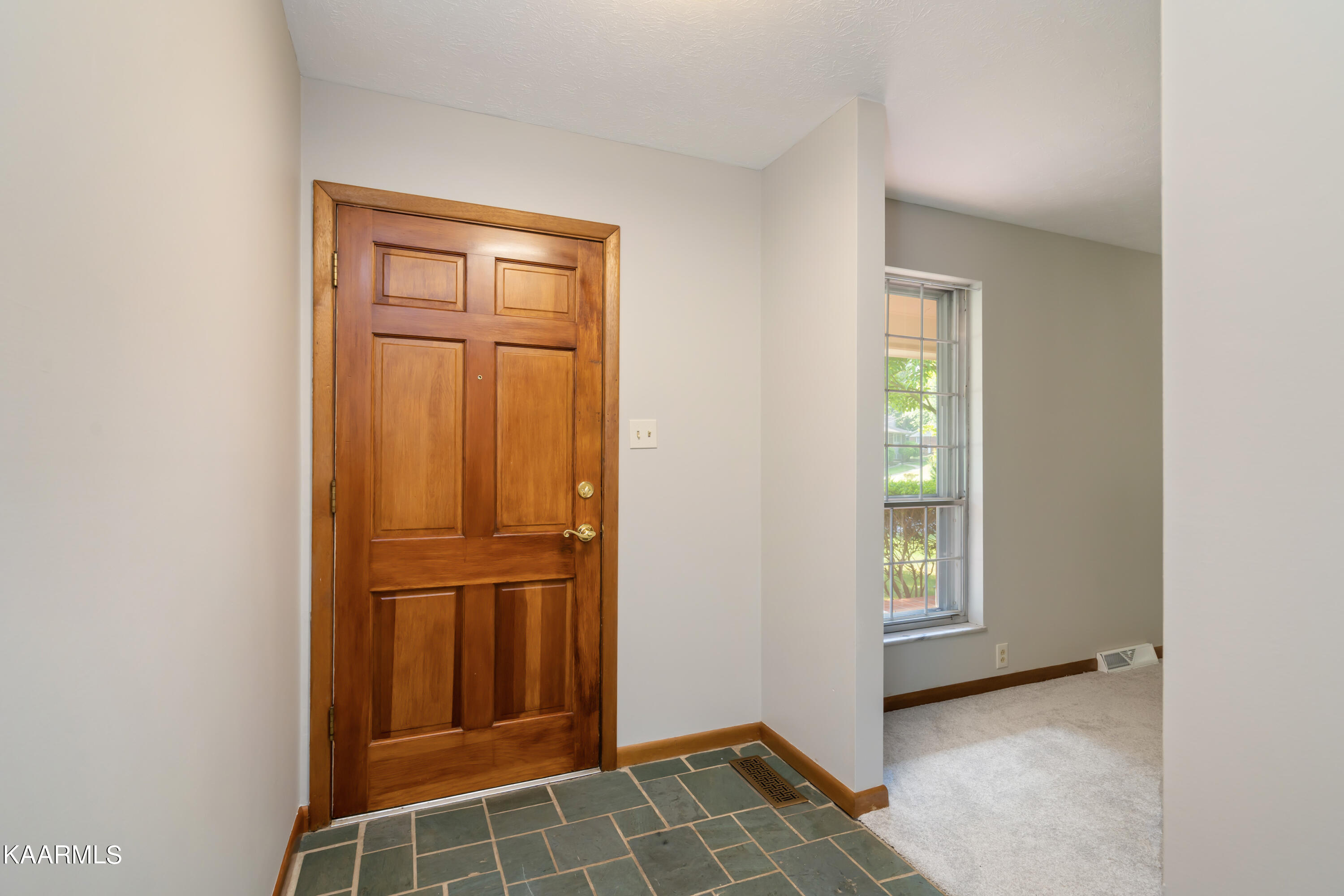 817 Roderick Road Knoxville, TN 37923 - Photo 4 of 37 817 Roderick Lane