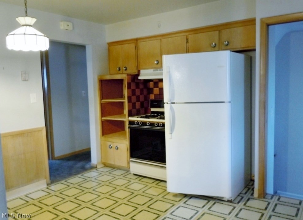 4381 Adrian Road Cleveland, OH 44121 - Photo 5 of 18