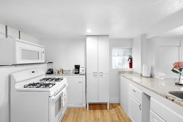 $2,300 | 875 Granite Street, Unit 1, Braintree, MA 02184