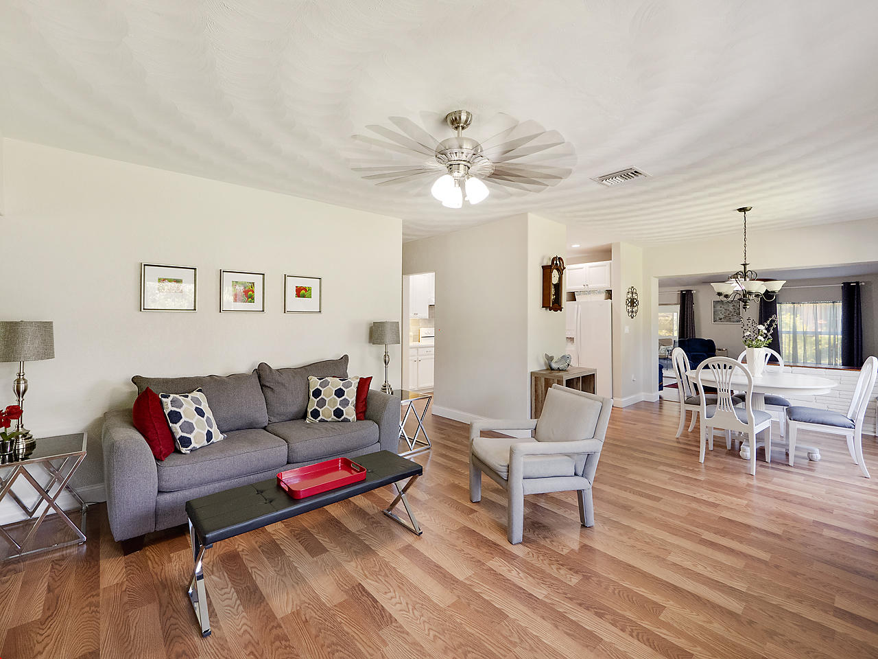 7712 Park Lane Road Lake Worth, FL 33449 - Photo 2 of 13 Come on in!
