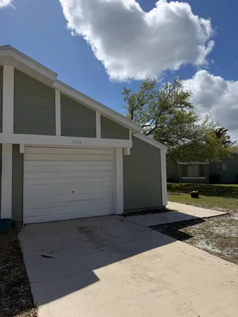 a view of a garage