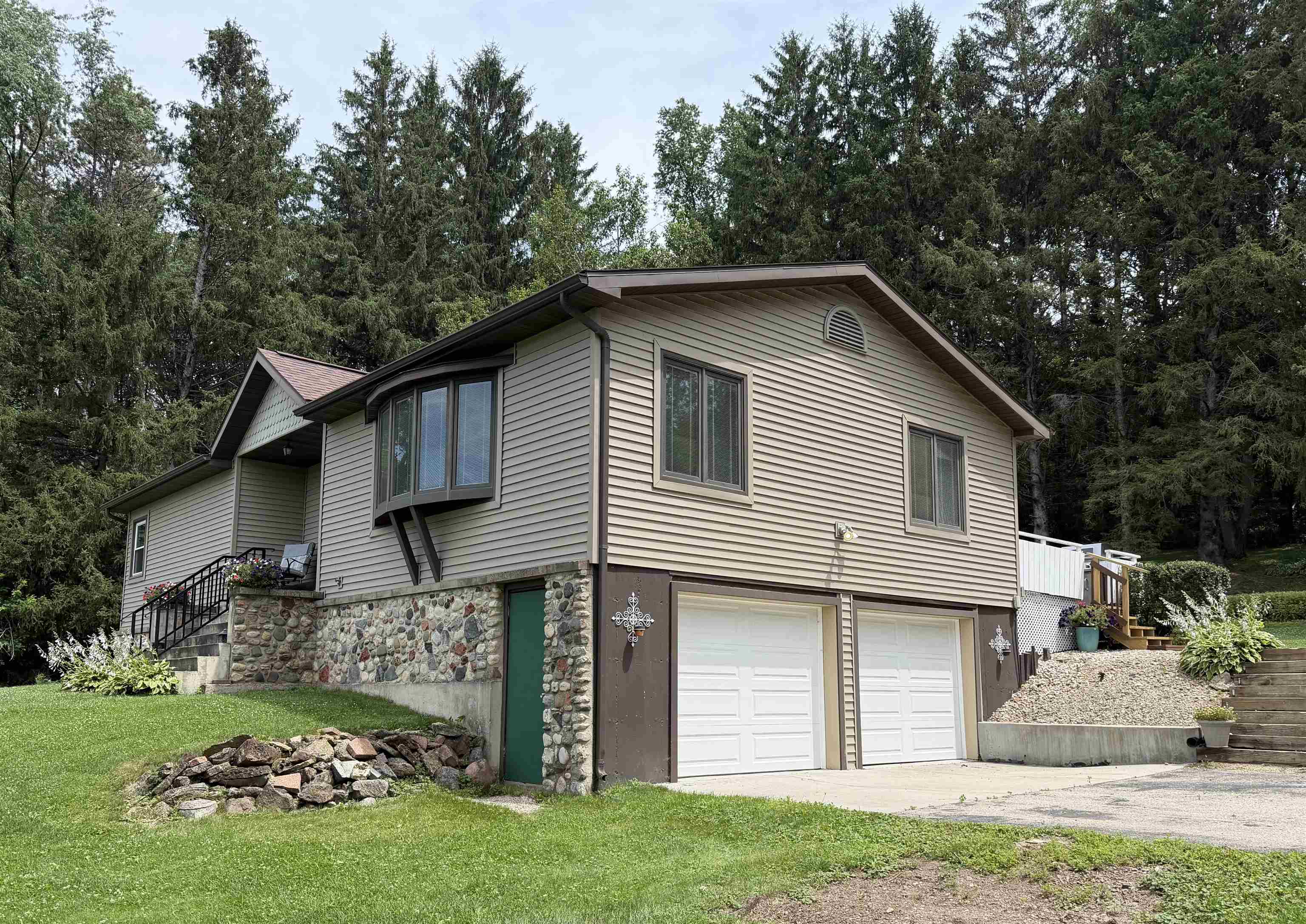 5030 South Valley Road Black Earth, WI 53515 - Photo 2 of 57 Gallery Image 2