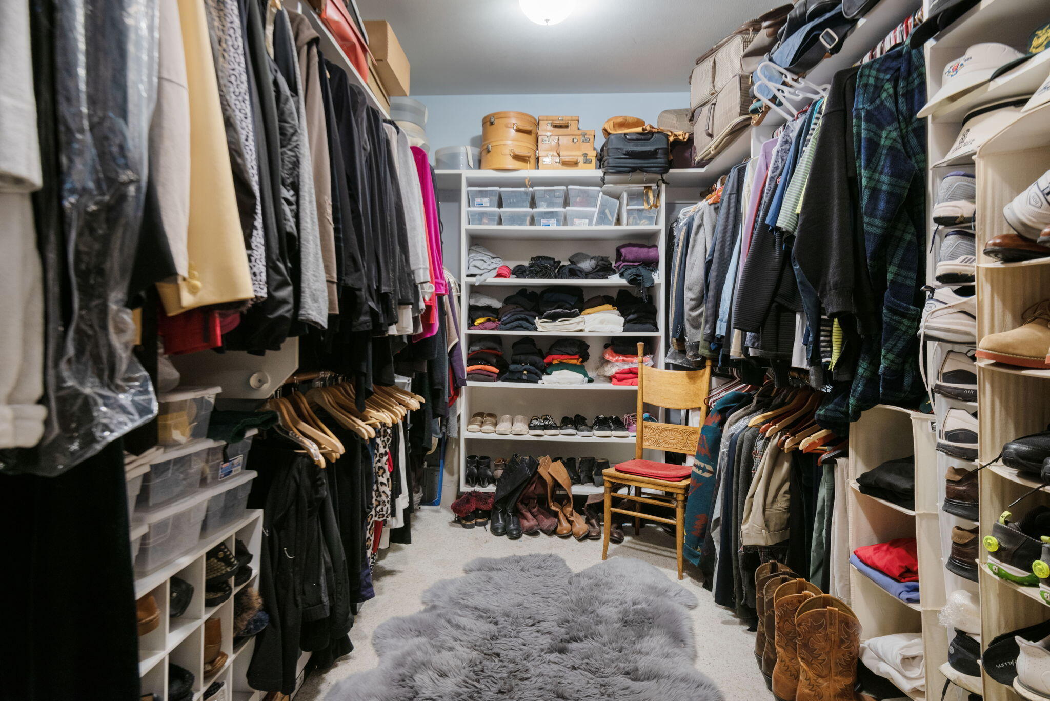 20486 Outback Court Bend, OR 97702 - Photo 23 of 32 Large walk in closet