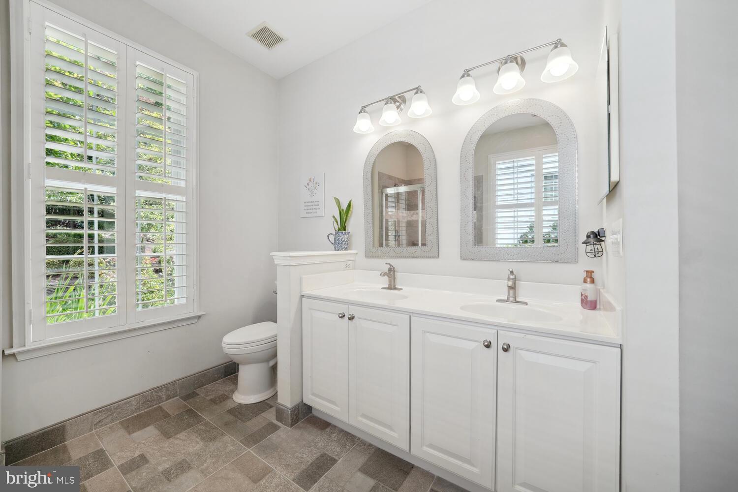 13513 Ryton Ridge Lane Gainesville, VA 20155 - Photo 25 of 51 Primary Bathroom
