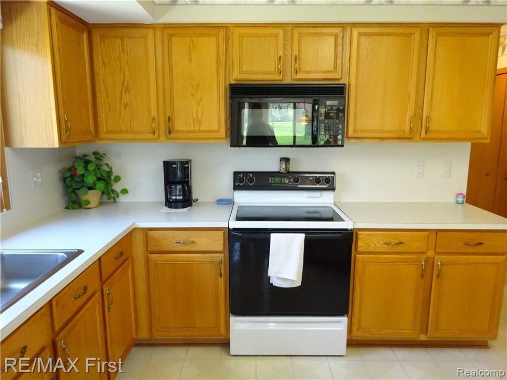 896 Grovecrest Rochester, MI 48307 - Photo 20 of 57 LARGE KITCHEN MORE THAN ENOUGH STORAGE