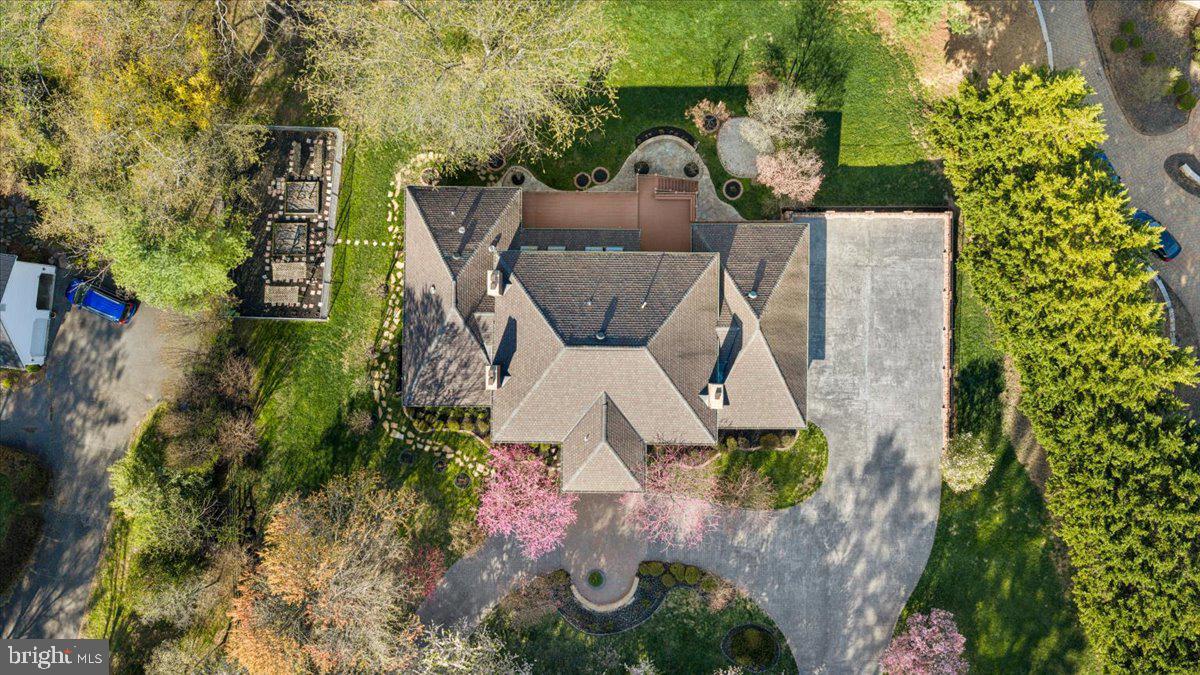 532 Walker Road Great Falls, VA 22066 - Photo 11 of 109